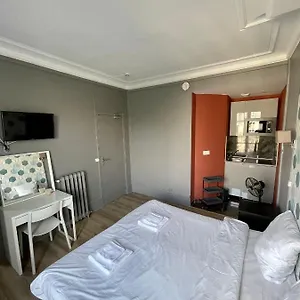 Hotel Le17 Furnished Paris